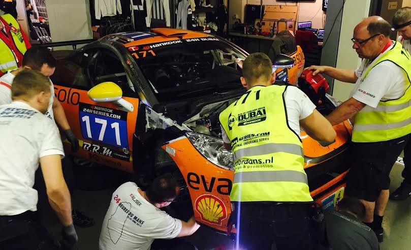 Generator-remmen skiftes
(Foto: Lone Laursen)